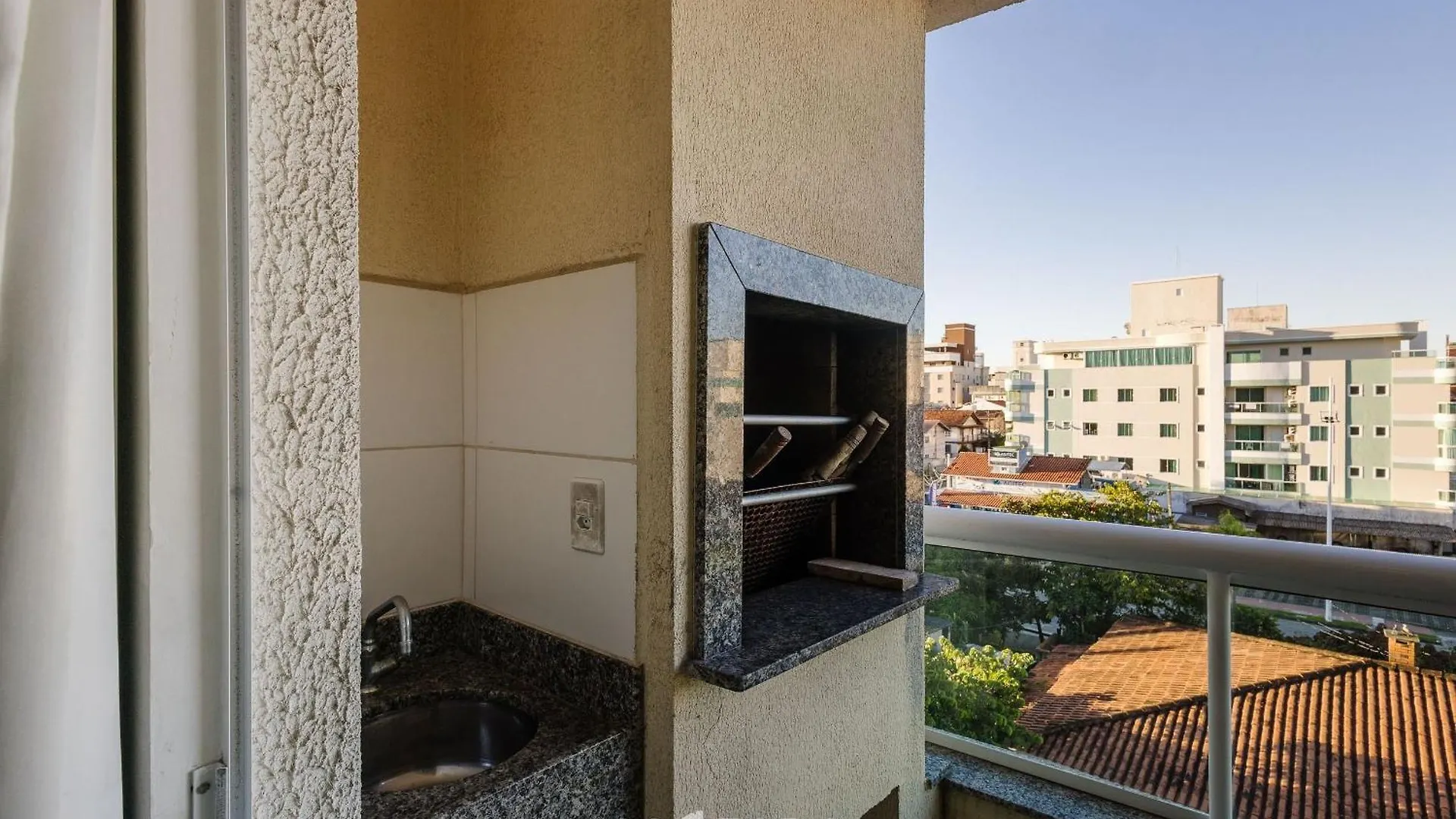 Apto 2Q C/ Churrasq. 400M Praia Can304 Bombinhas Apartamento